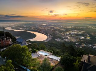 1107 E Brow Rd, Lookout Mountain, TN 37350