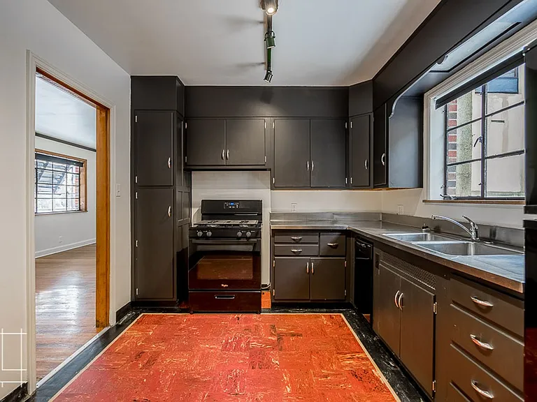 1374 E. Broad St. — Photo 23