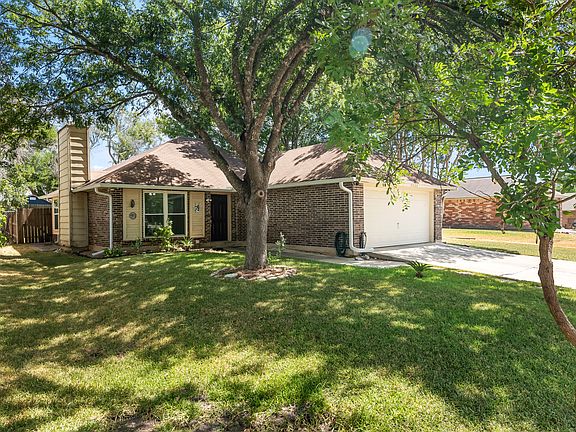 3rd image of 3426 Cliffside Dr