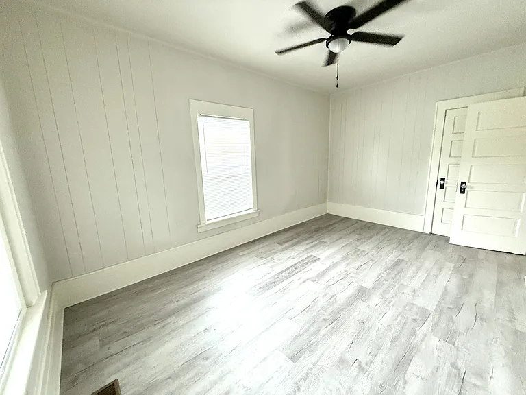 1105 NW Burch St — Photo 13