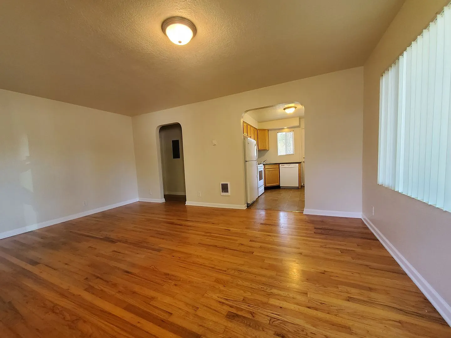 324-Salvador Apartments — Photo 1