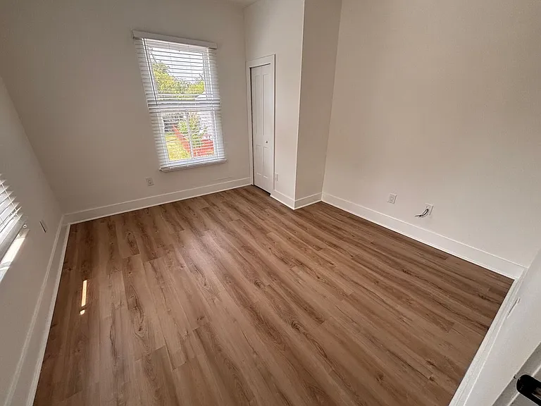 30 Sanford St — Photo 13