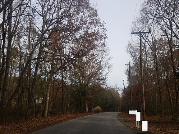 4th image of 127 Schafer Ave