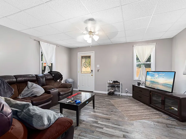 224 W Anthony Ave — Photo 6
