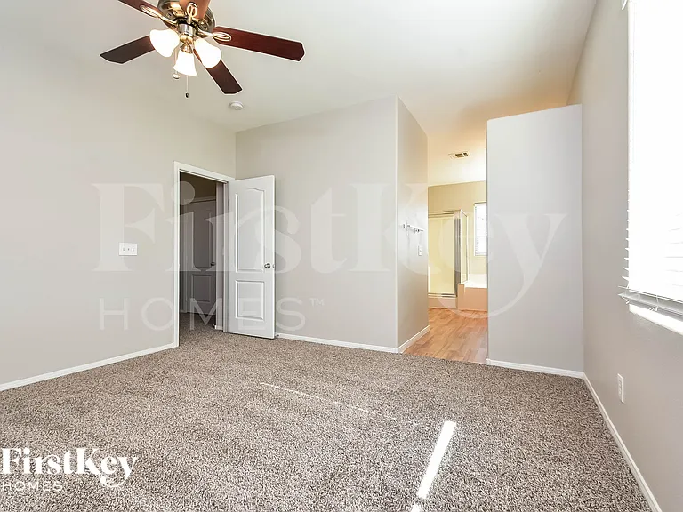 10552 Lessona St — Photo 10