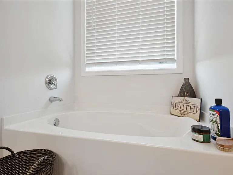 58 Summerhill Dr — Photo 17