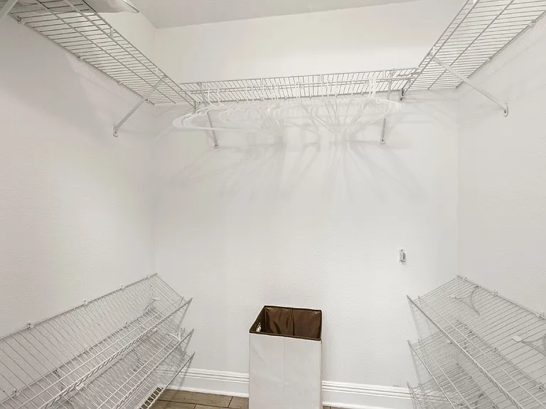 5817 Park St N #406 — Photo 3