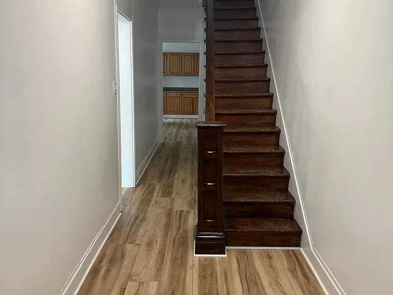 156 E Penn St — Photo 2