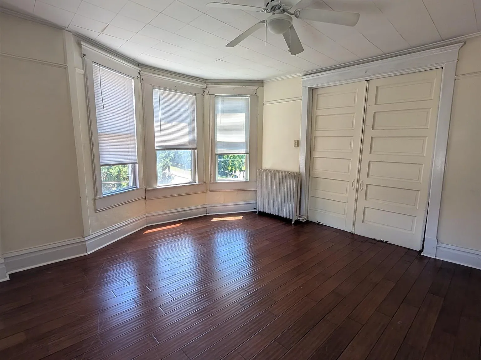 4 bed, 1.0 bath, $1,650 — Photo 2