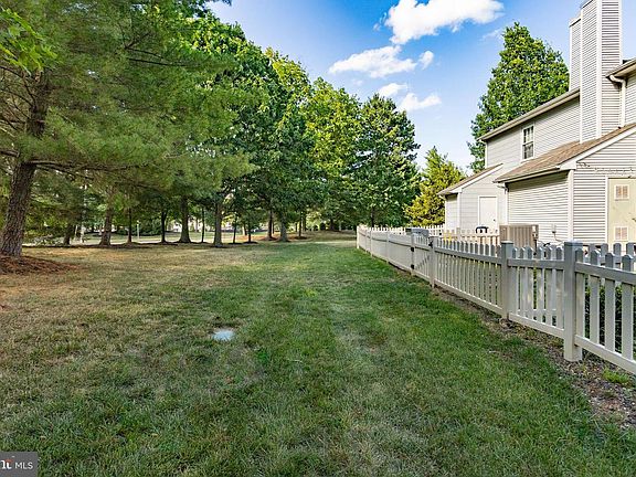 3rd image of 82 Beacon Pl