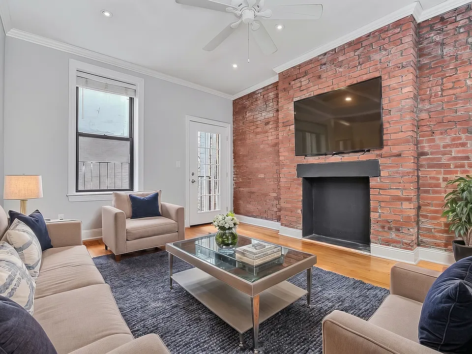 58 Leroy St #3A