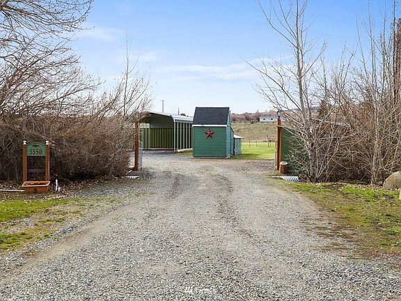 Nice privacy fence at the entrance to the property.