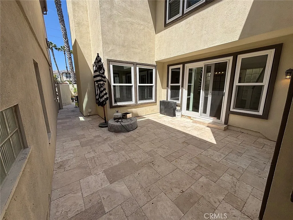 3 bed, 3.5 bath, 3055 sqft, $7,500 — Photo 3