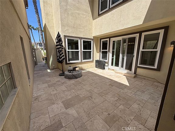 3rd image of 518 Goldenwest St