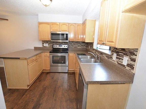2nd image of 231 Oxford Ct