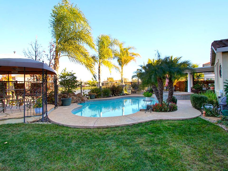 1st image of 360 Vista Cove Cir