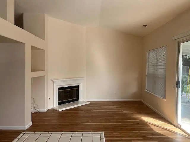 2291 E Warwick Ave — Photo 4