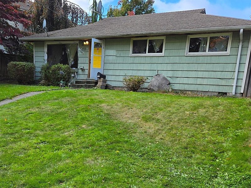 2nd image of 2624 E Grand Avenue