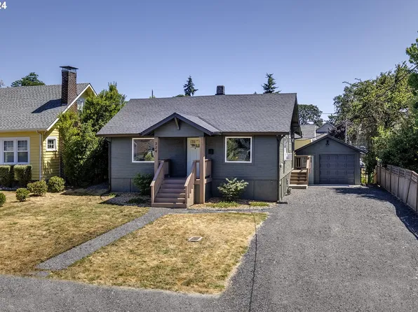 324 N 3rd St, Saint Helens, OR 97051