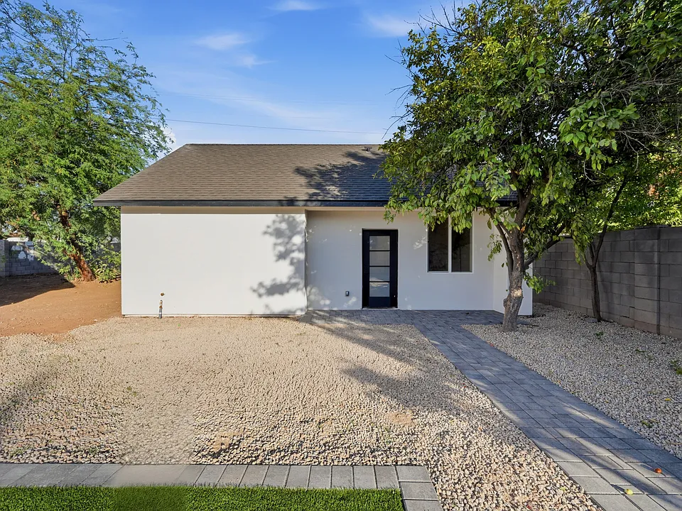 3915 E Coronado Rd
