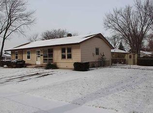 348 Maple Ln, Elk Grove Village, IL 60007