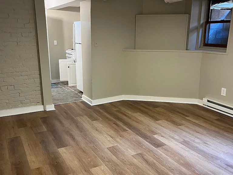 123 2nd St #BASEMENT — Photo 1