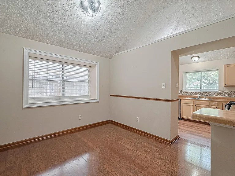 6907 Yardley Dr — Photo 6