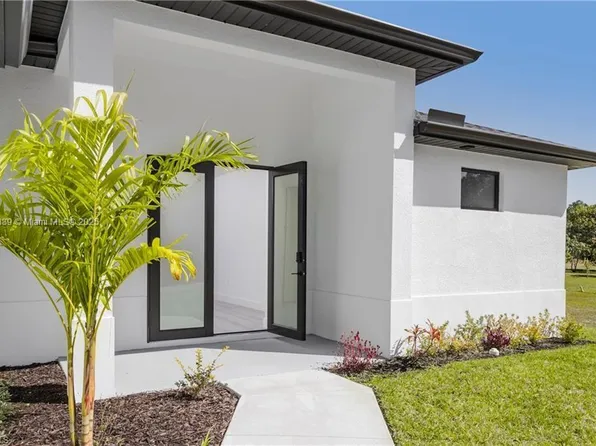 821 Newell St E, Lehigh Acres, FL 33974