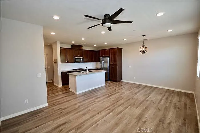 3 bed, 1427 sqft, $3,000 — Photo 3