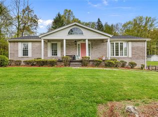 130 Leon Dr, New Castle, PA 16101