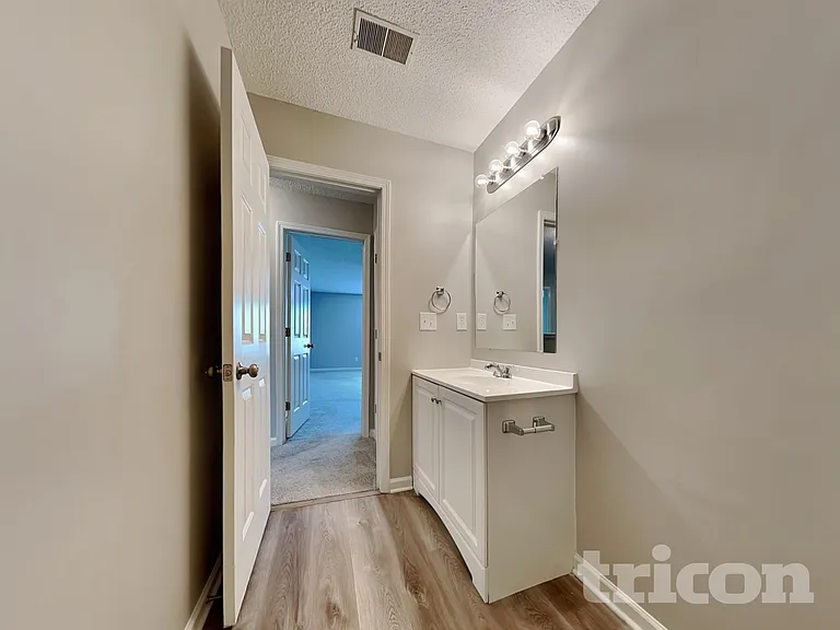 121 Eagle Pointe Dr — Photo 12