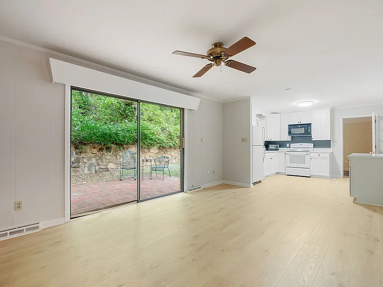 705 Shady Lawn Rd — Photo 6