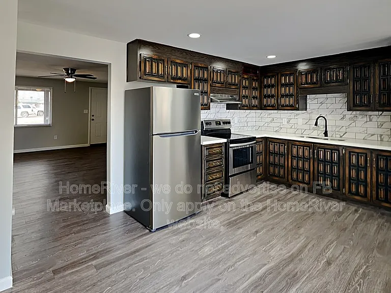1801 N 63rd Dr — Photo 8