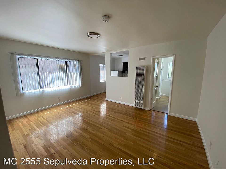 1st image of 2555 S Sepulveda Blvd APT 3