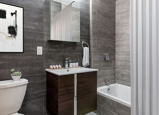 2nd image of 921 Washington Ave #657