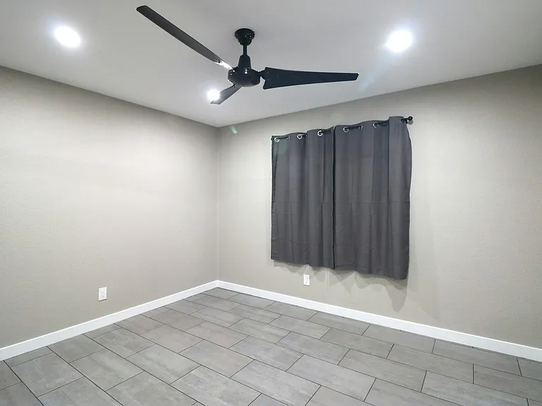 1 N Naco Way #1 — Photo 9