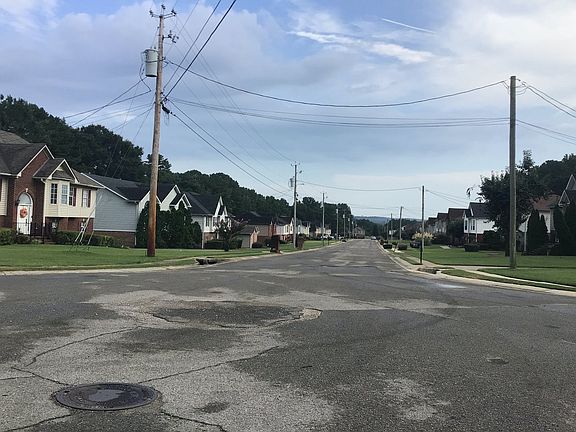4th image of 517 Flint Parc Cir