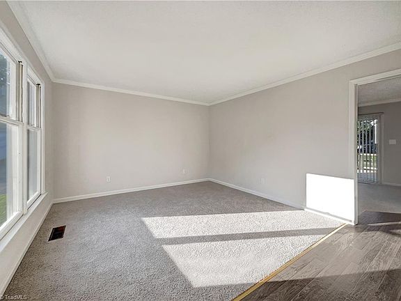4th image of 1 Ivy Glen Ct