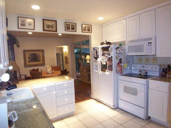 4th image of 9556 Lakemont Dr