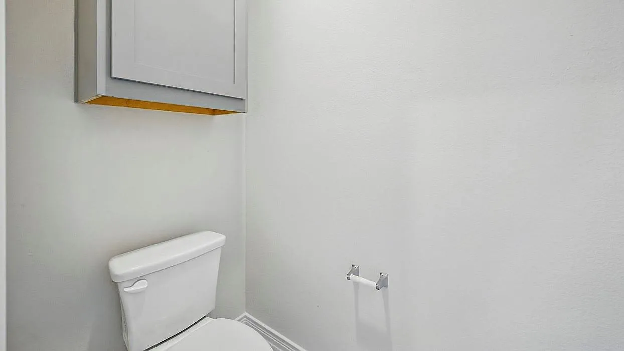 4 bed, 2218 sqft, $2,300 — Photo 3
