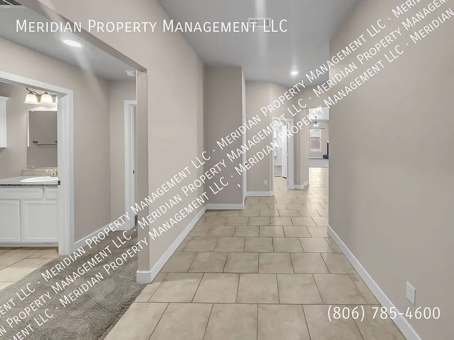 Spacious 3/2/2 Home in southwest Lubbock, Frenship ISD — Photo 2