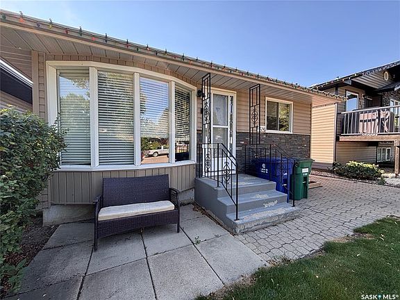 2nd image of 1524 Bradwell AVENUE