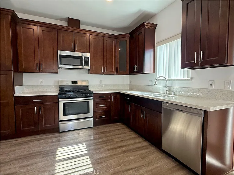 6624 Balboa Blvd #4 — Photo 6