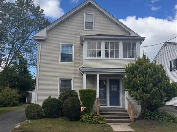71 Rowe Ave, Pawtucket, RI 02861