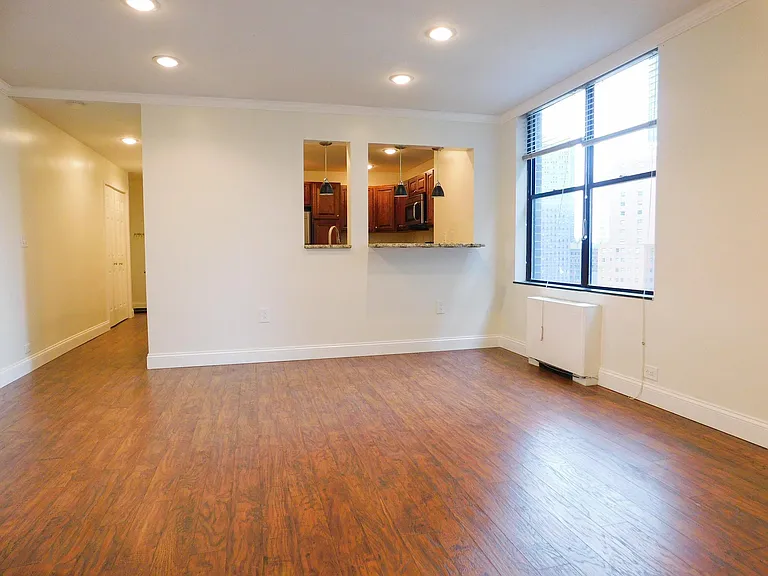 112 Washington Pl #7F — Photo 10
