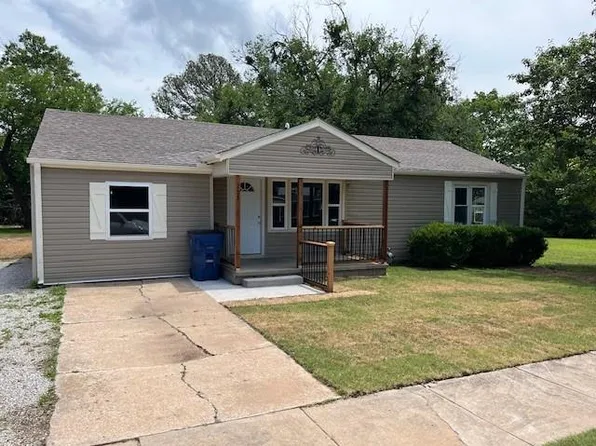 201 S Wood St, Caney, KS 67333