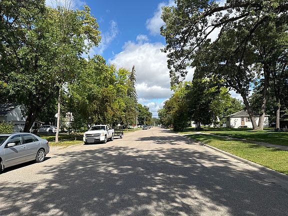 4th image of 308 3rd Ave NE