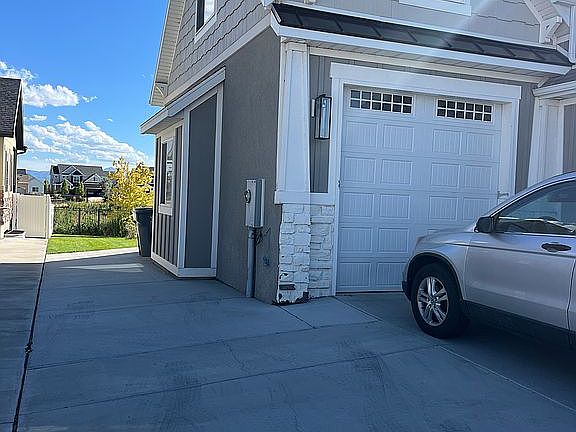 3rd image of 224 S Dry Creek Ln