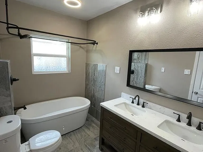222 N Madison St — Photo 10