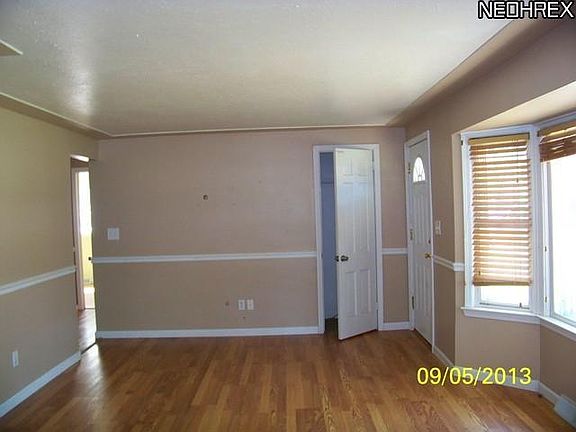 3rd image of 716 Irving Park Blvd